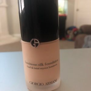 Giorgio Armani Luminous Silk Foundation 5